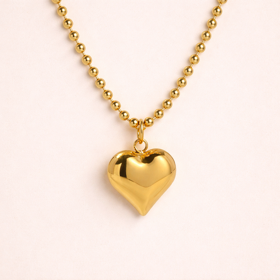 Amour Necklace Gold heart-shaped pendant