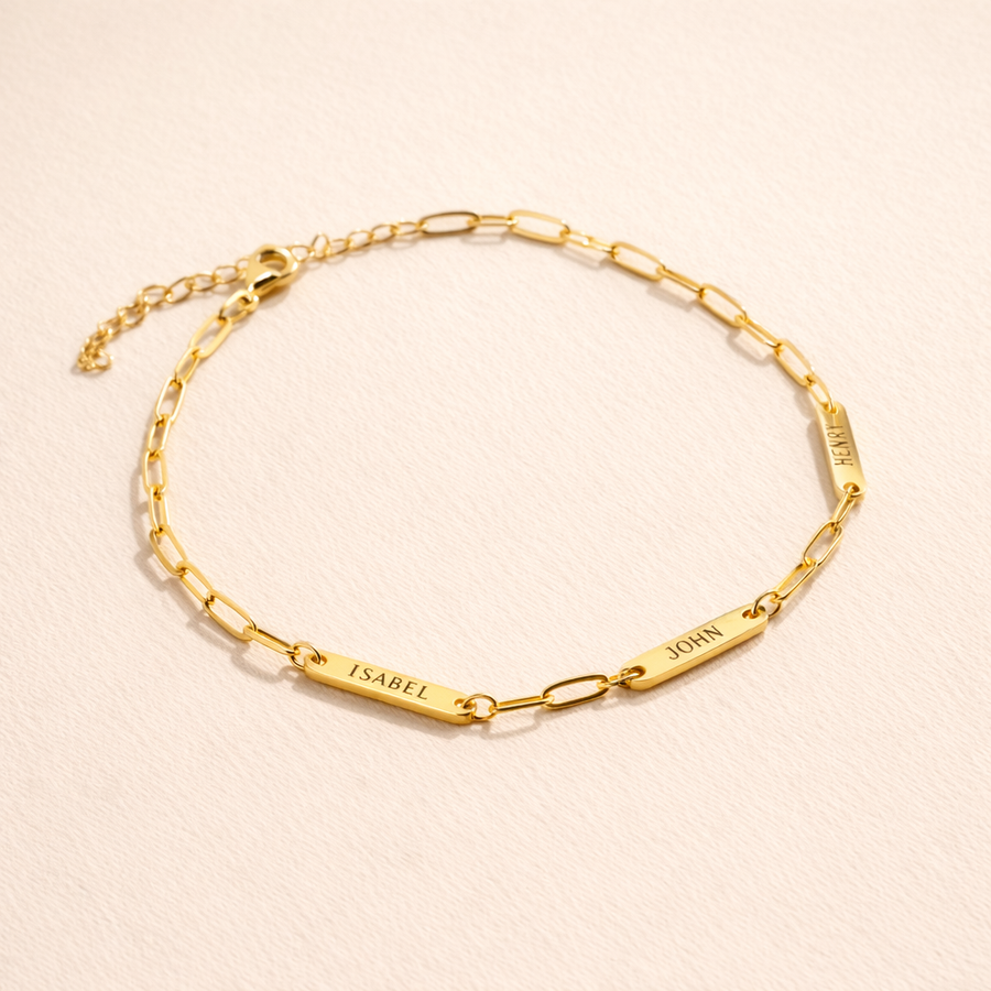 Delicate bracelet featuring a custom name or word. Lightweight, stylish, and perfect for everyday wear or gifting.