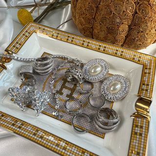 Oval Pearl Clip on Earrings