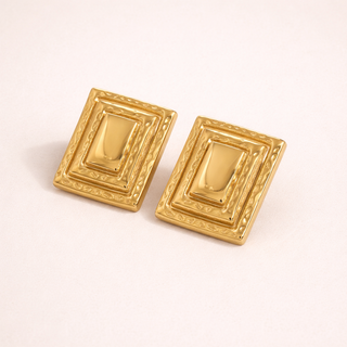 Pair of gold rectangular earrings 