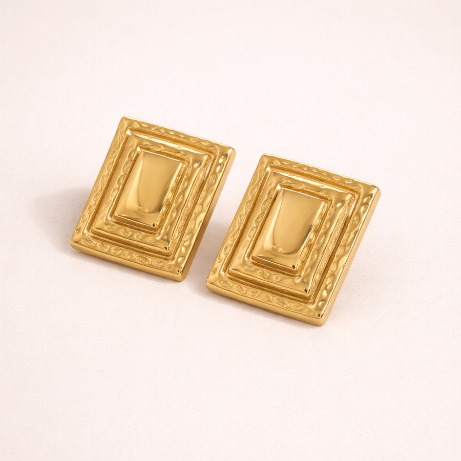 Pair of gold rectangular earrings 