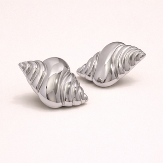 Pair of silver shell-shaped Seashell earrings 