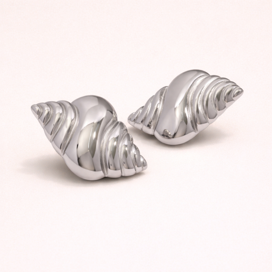 Pair of silver shell-shaped Seashell earrings 