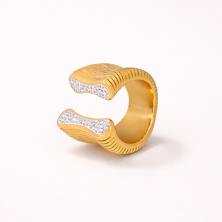 Shell Texture Ring Gold ring with diamond accents