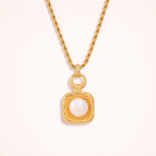 Terra Gold necklace with a square pendant 